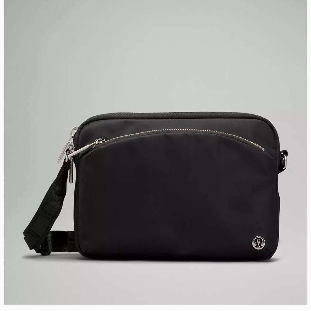 Lululemon adventurer bag